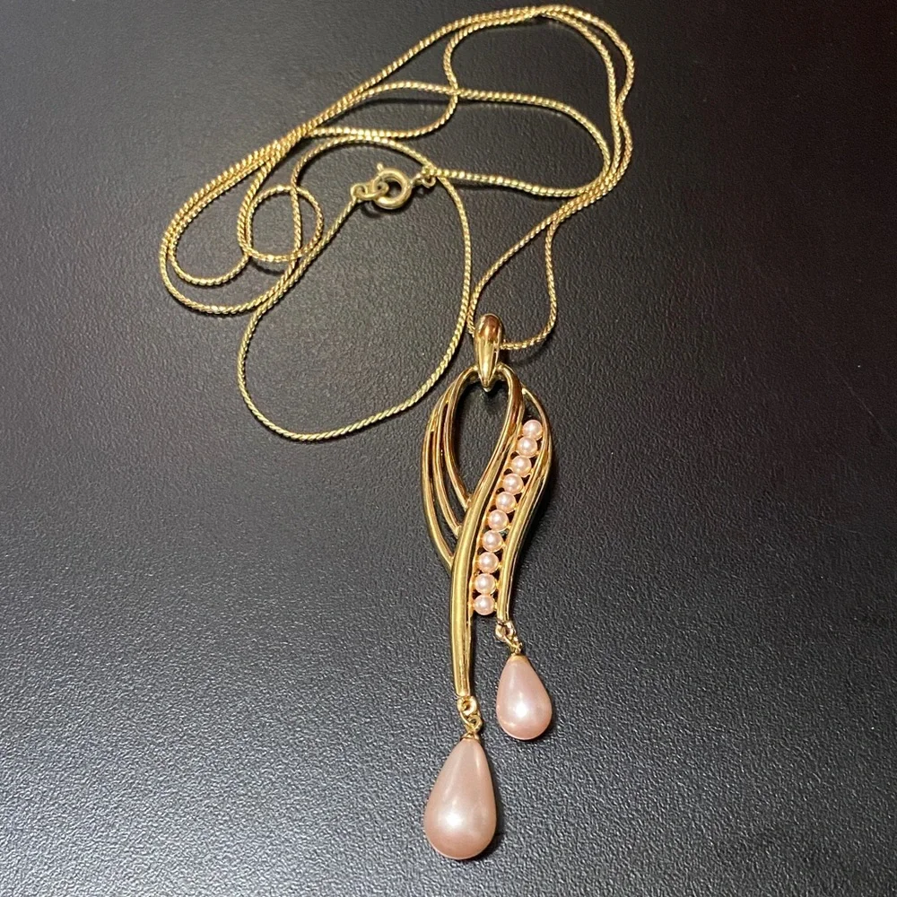 Vintage 30” Gold and Pink Pearl Pendant Necklace